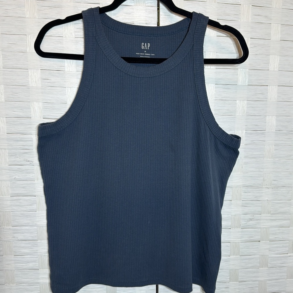 GAP Women’s Bundle (2) of Tank Tops -
(1) Black/White and (1) Blue Size XL - Picture 8 of 13